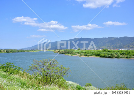 筑後川 耳納連山 福岡県久留米市 左上流 右下流の写真素材 6405