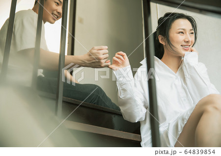 若い カップル 夫婦 ケンカ 仲直り 恋愛 人物 素材 若い カップル 夫婦 ケンカ 仲直り 恋愛 人物 素材 64839854