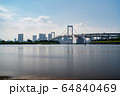 お台場　レインボーブリッジ　夕暮れ 64840469