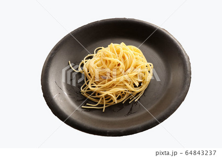 Spaghetti noodles 64843237