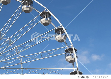 White ferris wheel against blus sunny sky 64843592