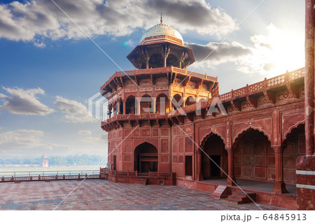 Mosque in Taj Mahal complex in India, Uttar 64845913