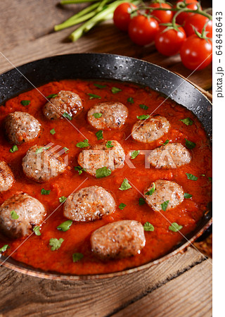 Meat balls in tomato sauce 64848643