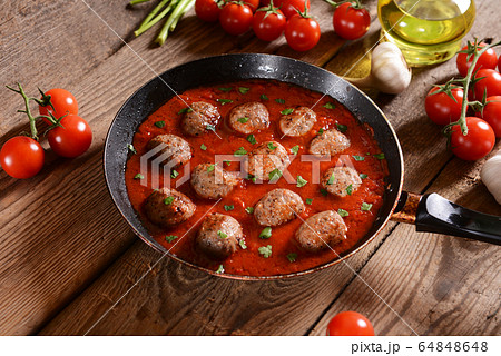 Meat balls in tomato sauce 64848648