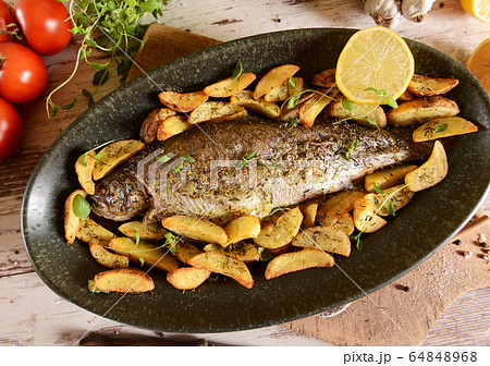 Roasted trout with potatoes in thyme 64848968