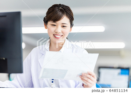 医療施設の女性 64851134