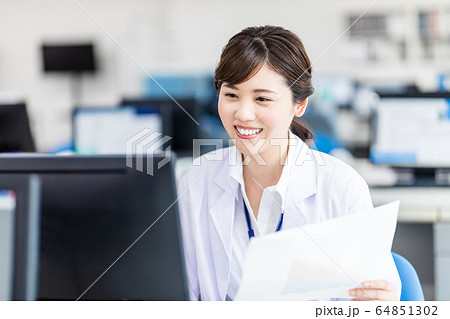 医療施設の女性 64851302