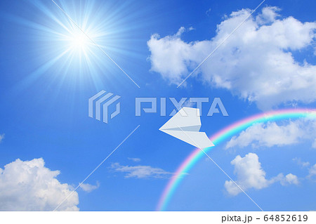 青空に紙飛行機のイラスト素材 青空に紙飛行機のイラスト素材