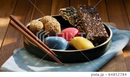 薬と 薬菓 蜂蜜餅 64852784