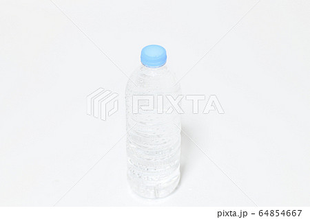 ペットボトル　水 64854667
