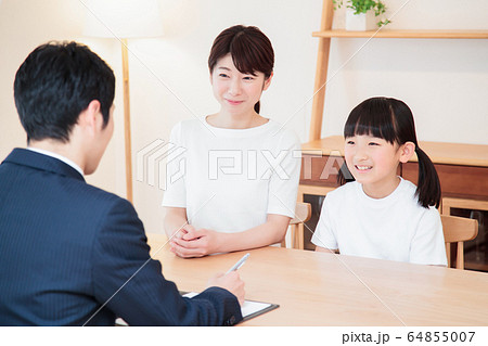 教育　家庭教師　宿題　勉強　先生　子供 64855007