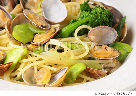 あさりとソラマメのパスタ　イタリアン 64856577