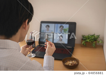 オンライン飲み会イメージ オンライン飲み会イメージ 64856881