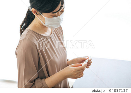 体調不良 体調不良 64857137