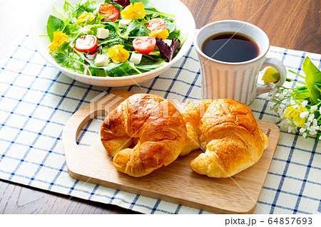 サラダ パン 朝食 サラダ パン 朝食 64857693