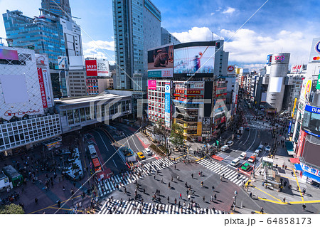 《東京都》渋谷駅前・スクランブル交差点 《東京都》渋谷駅前・スクランブル交差点 64858173