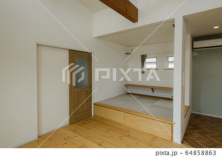 リビングルーム　新築 64858863