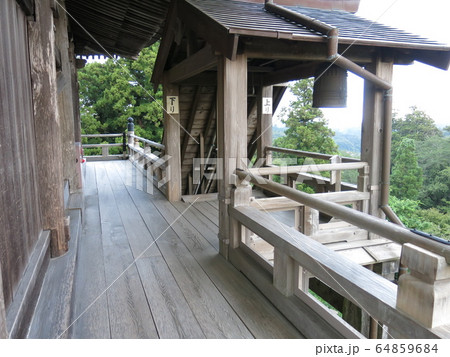 笠森寺観音堂（笠森観音）の回廊（東側　階段・拝観受付側） 64859684