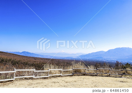 【長野県】富士見高原・創造の森 望峰の丘展望台からの眺望 【長野県】富士見高原・創造の森 望峰の丘展望台からの眺望 64861450