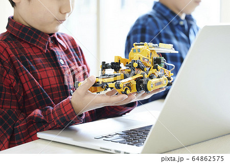 プログラミング　パソコン　子供 64862575