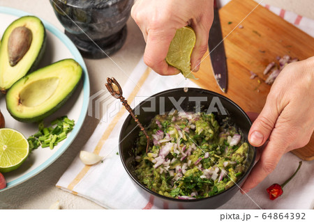 recipe, guacamole salsa verde, salsa chips, cheesy 64864392