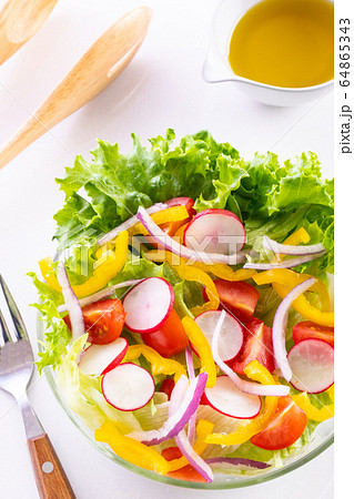 野菜サラダ 64865343
