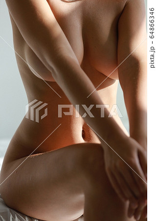 白人 外国人 女性 モデル ポートレート 下着 ランジェリー ２０代 セクシー ファッション 美人の写真素材