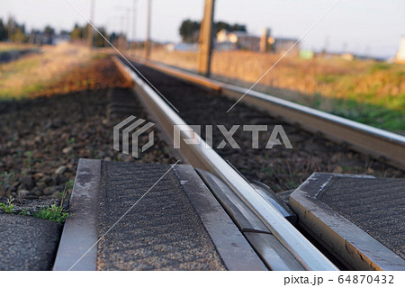 鉄道レール 64870432