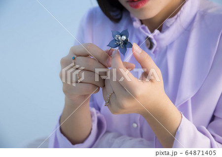 女性 美容 一人 64871405