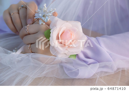 女性 美容 一人 64871410