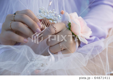 女性 美容 一人 64871411