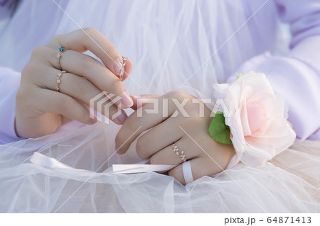 女性 美容 一人 64871413