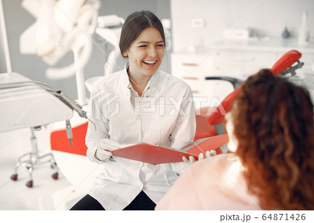 Beautiful girl sitting in the dentist's office 64871426