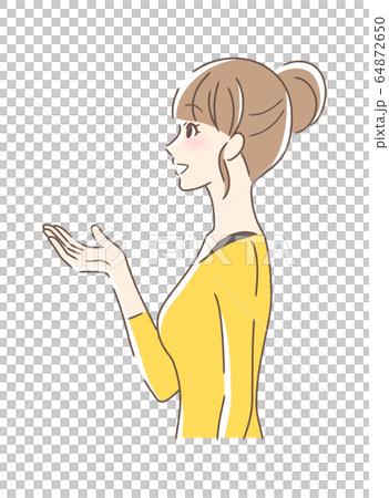 笑顔で手を差し出す女性の横顔 64872650