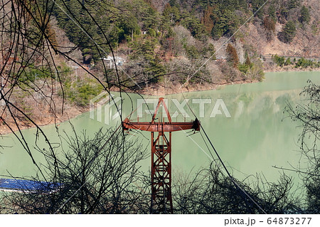 【東京都】奥多摩湖ロープウェイ　かわの駅方向を望む 64873277