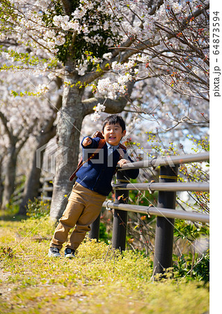 男の子　春　桜　ランドセル 64873594