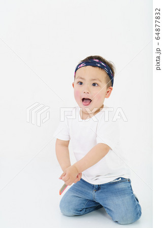 男の子　白バック　かわいい 64877832