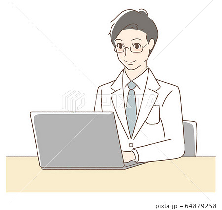 パソコンを操作して笑顔の男性 64879258