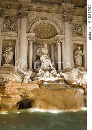 trevi fountain 64881599