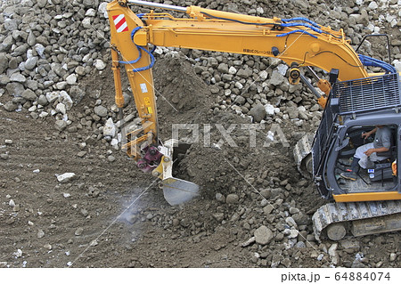 建物の解体と建築現場   建物の解体と建築現場   64884074