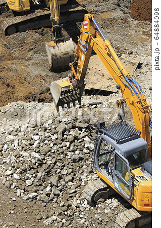 建物の解体と建築現場 　　 64884098