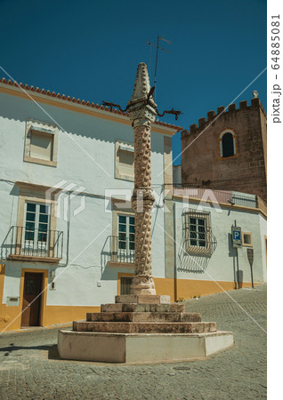Deserted square with marble pillory in Elvas Deserted square with marble pillory in Elvas 64885081