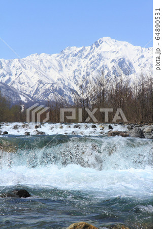 白馬の春 松川から望む北アルプス 白馬の春 松川から望む北アルプス 64890531