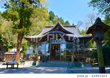 金剣宮　拝殿　日本三大金運神社 64891803