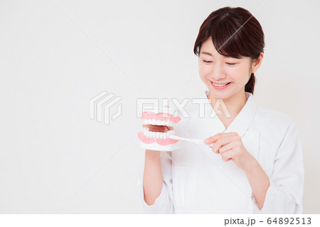 女性 歯医者 デンタルケア 歯科衛生士 虫歯予防 ホワイトニング 女性 歯医者 デンタルケア 歯科衛生士 虫歯予防 ホワイトニング 64892513