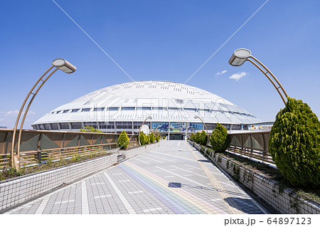 バンテリンドームナゴヤ　ナゴヤドームと連絡歩道橋 64897123