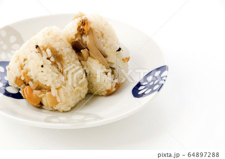 ベビーホタテとしめじのおむすび 64897288