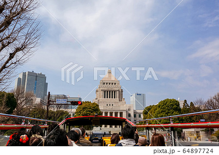 観光バスから見た国会議事堂 観光バスから見た国会議事堂 64897724