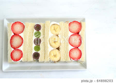 フルーツサンドイッチ 64898203