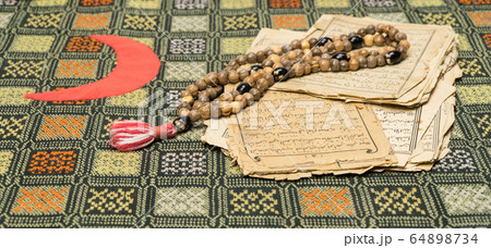 Ramadan, the Muslim rosary 64898734